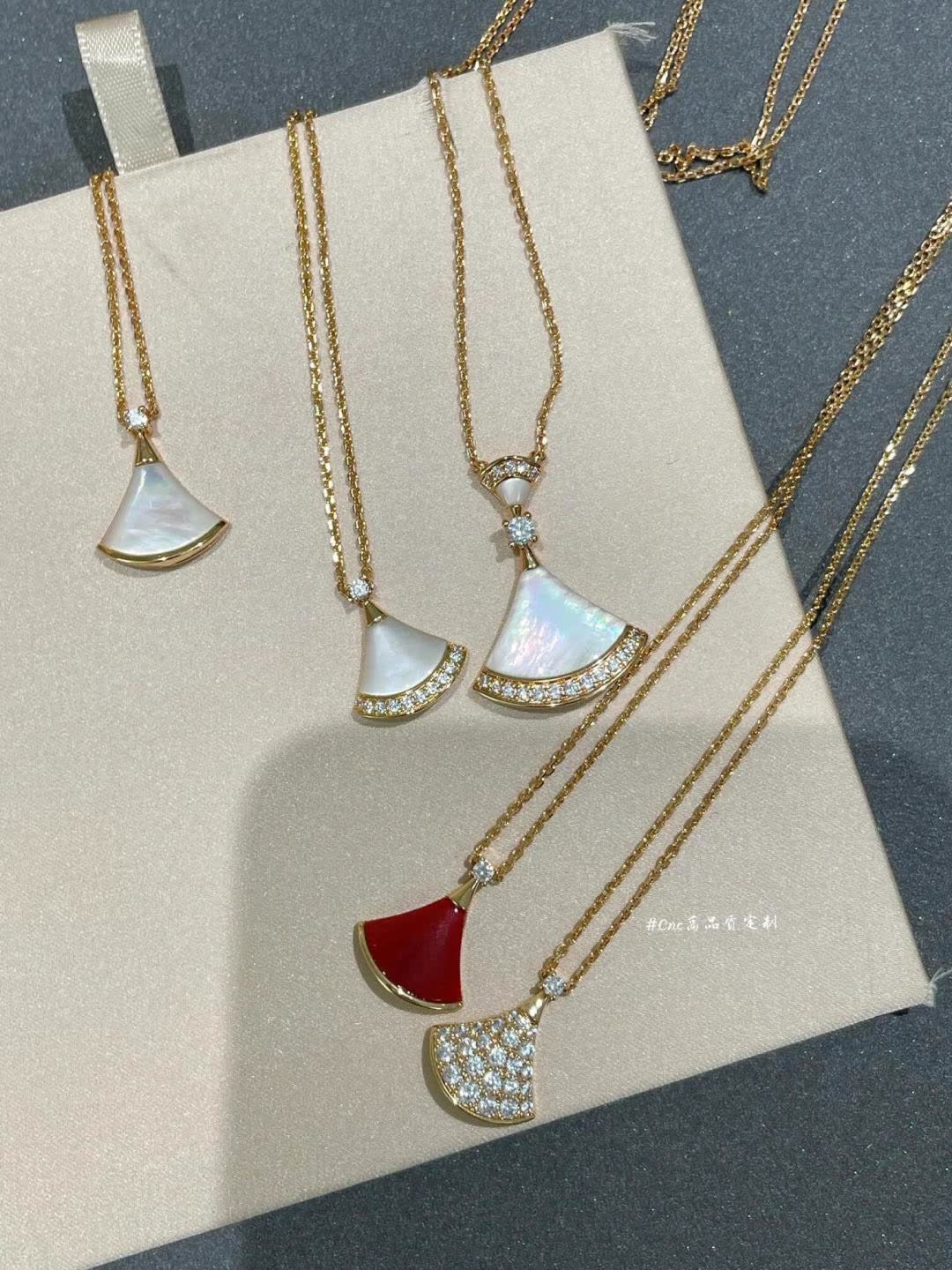 Bvlgari Elegant Fan-Shaped Pendant Necklace