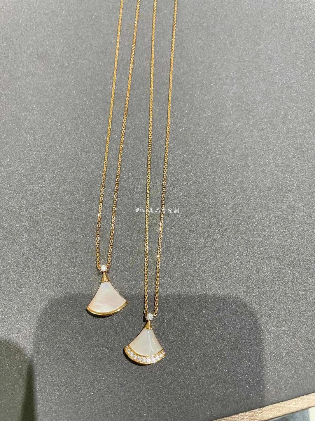Bvlgari Elegant Fan-Shaped Pendant Necklace