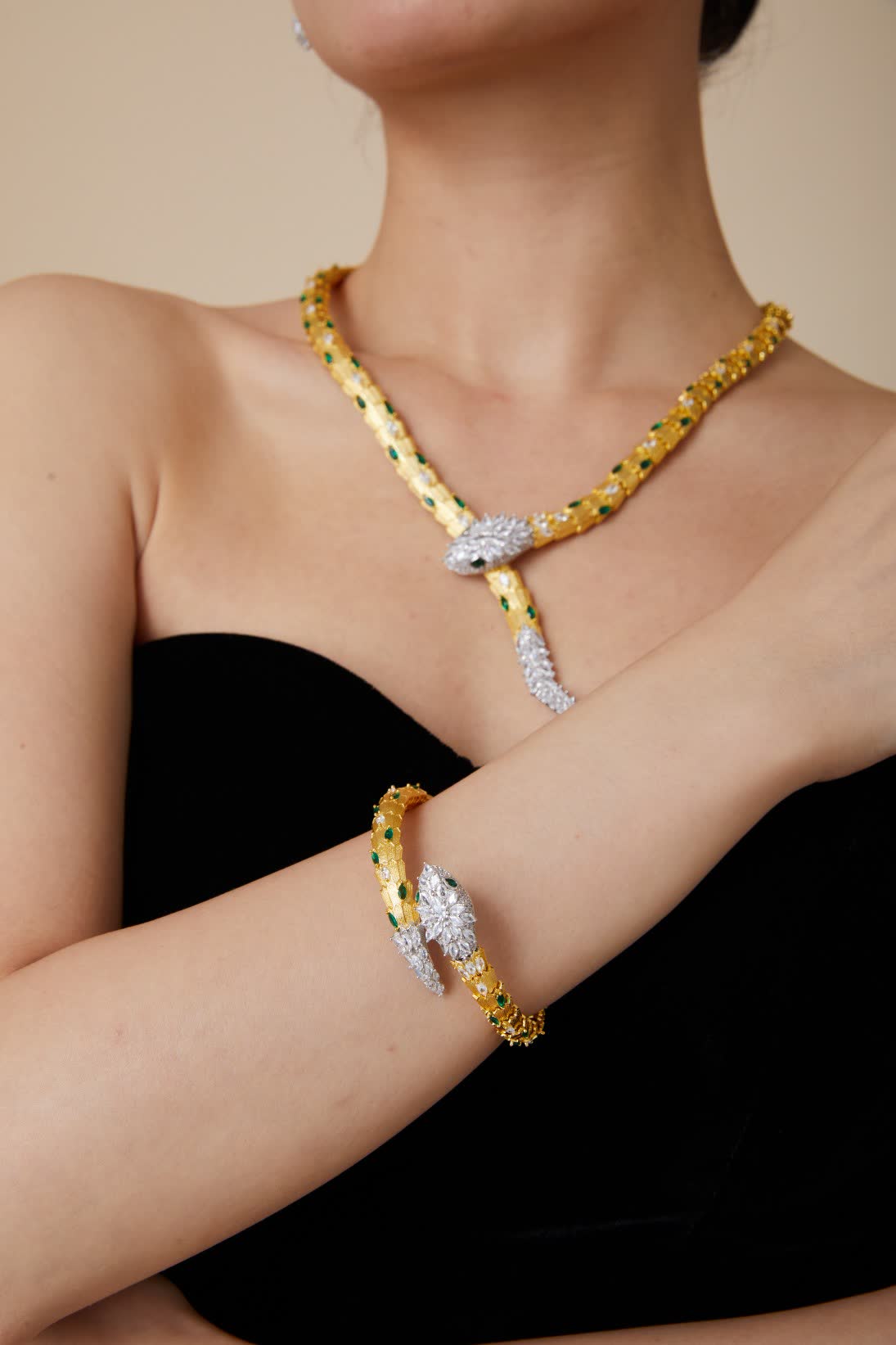 Bvlgari Emerald and Diamond Serpent Necklace and Bracelet Set Bvlgari Emerald and Diamond Serpent Necklace and Bracelet Set