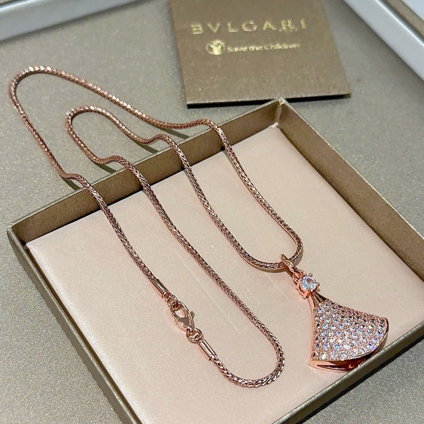 Bvlgari Elegant Rose Gold Fan-Shaped Diamond Pendant Necklace