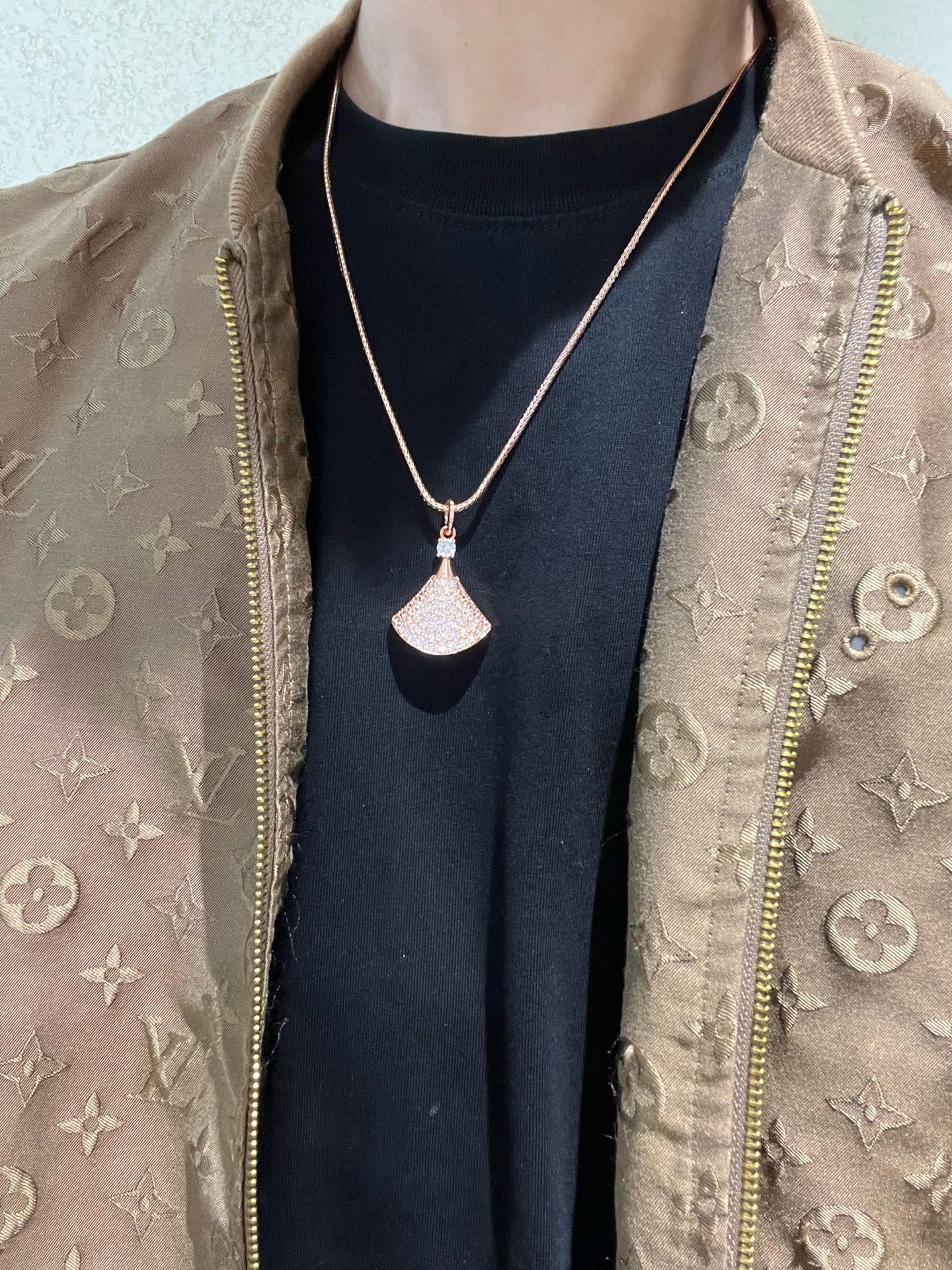 Bvlgari Elegant Rose Gold Fan-Shaped Diamond Pendant Necklace