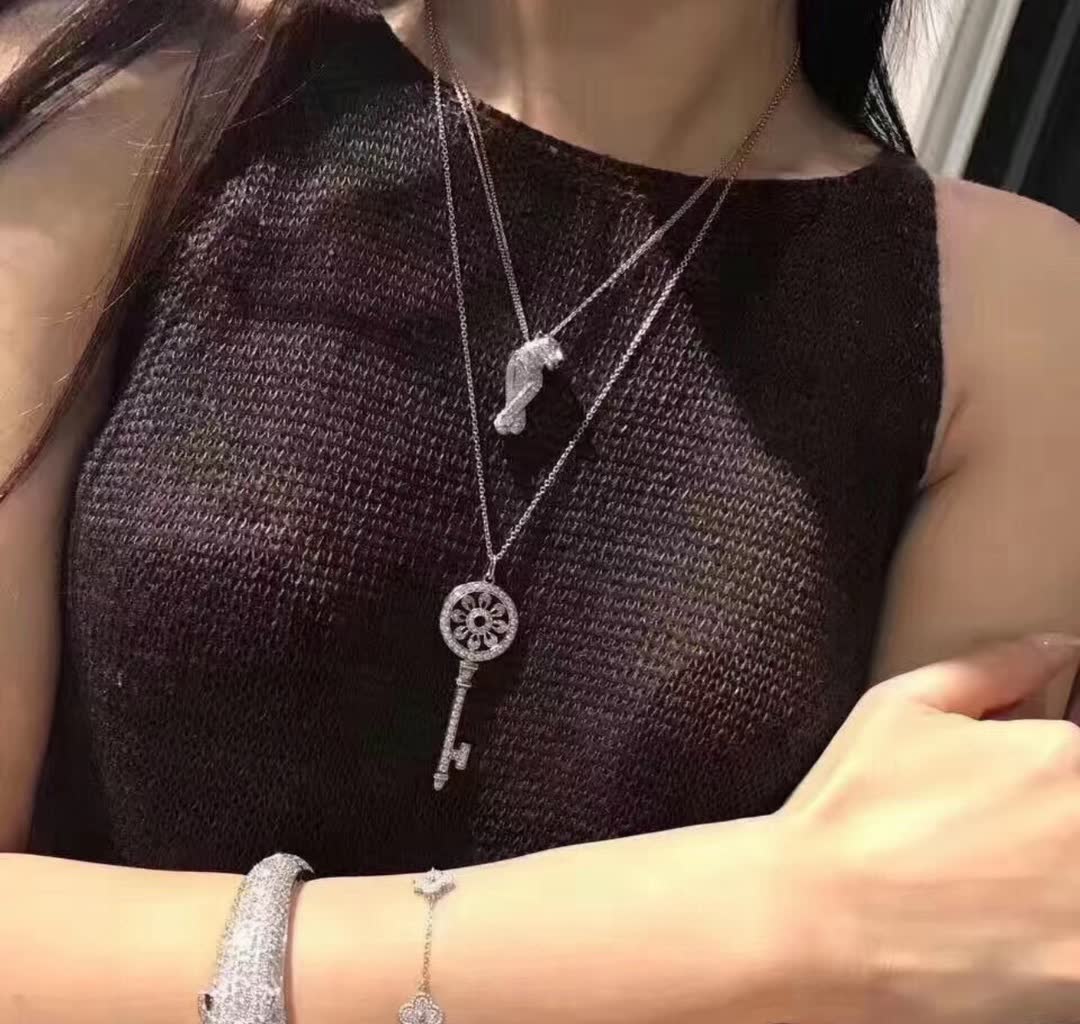 Cartier Emerald Eye Diamond Panther Pendant Necklace