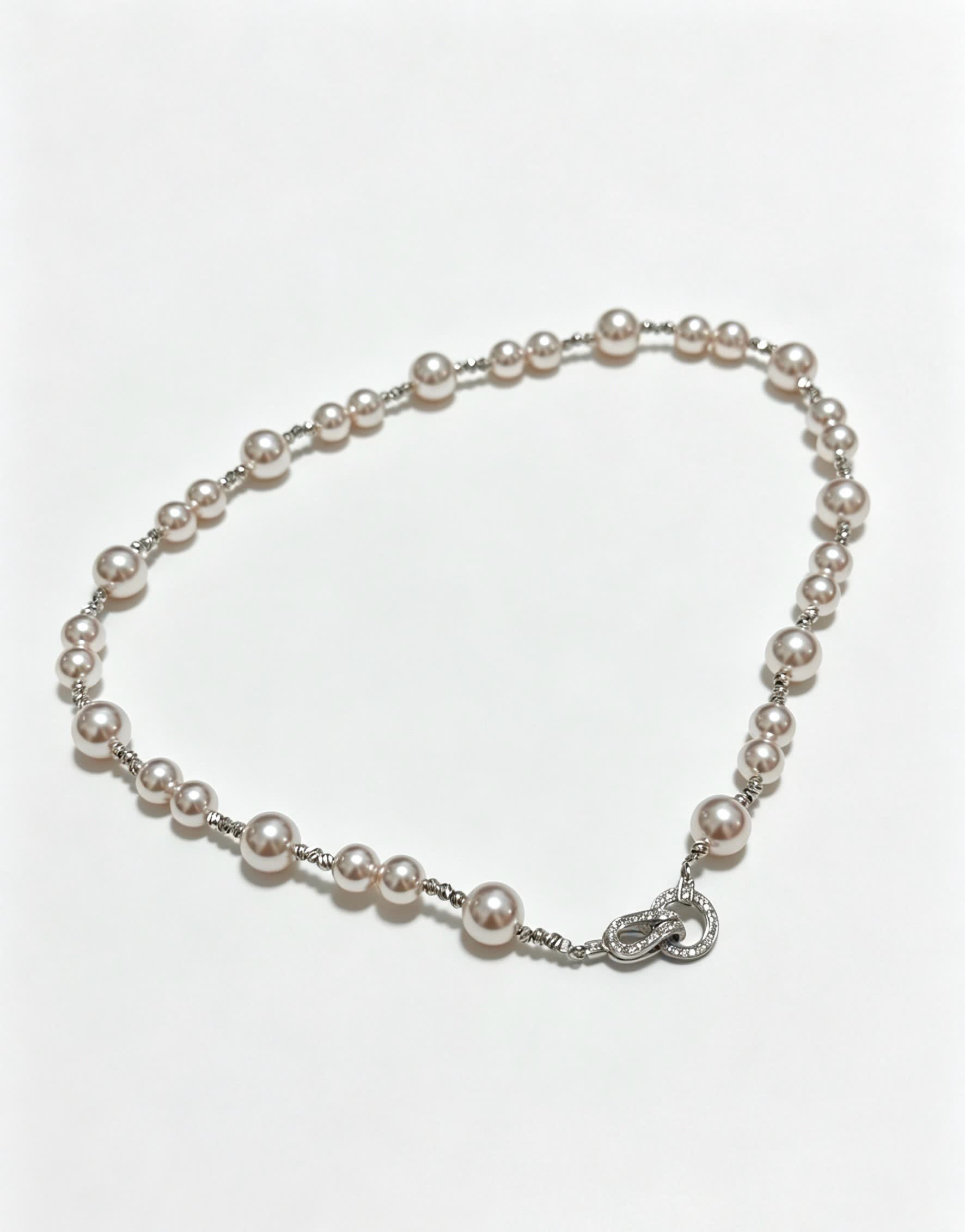Cartier Elegant Pearl Necklace with Diamond Clasp