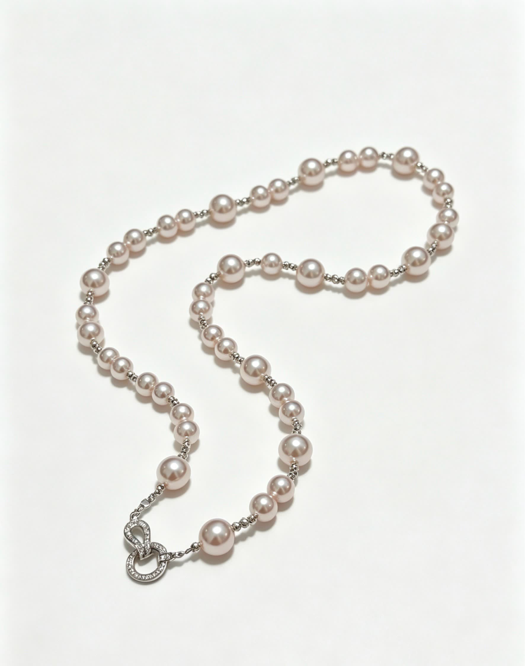 Cartier Elegant Pearl Necklace with Diamond Clasp