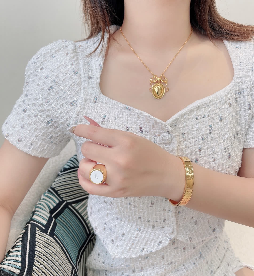 Chanel Gold-tone Cameo Necklace