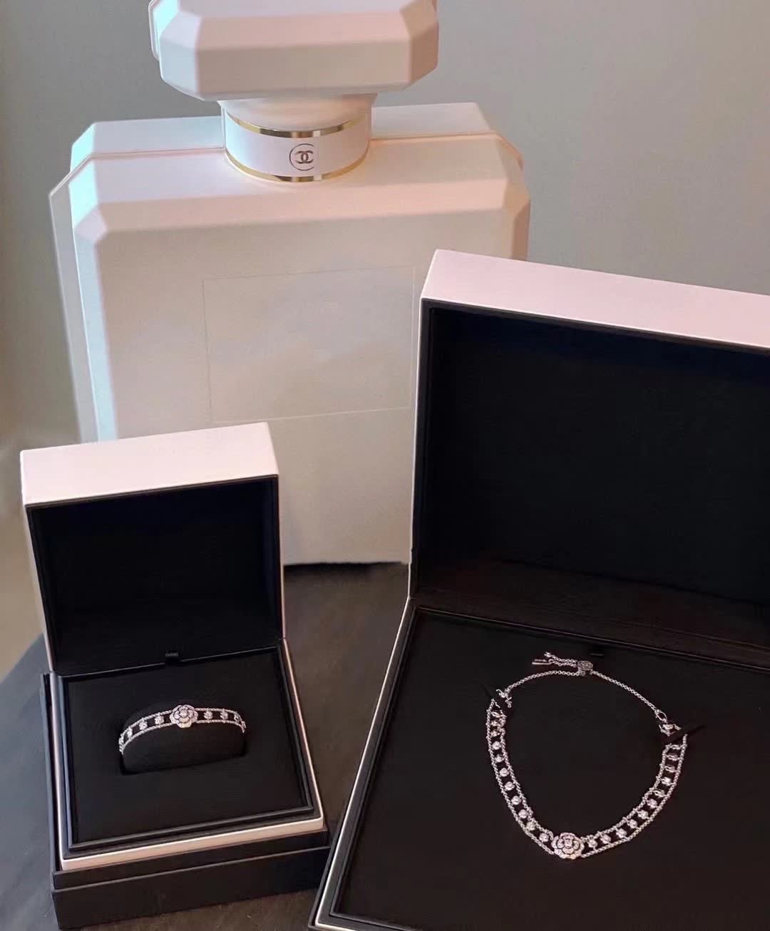 Chanel Silver Flower Diamond Necklace Chanel Silver Flower Diamond Necklace