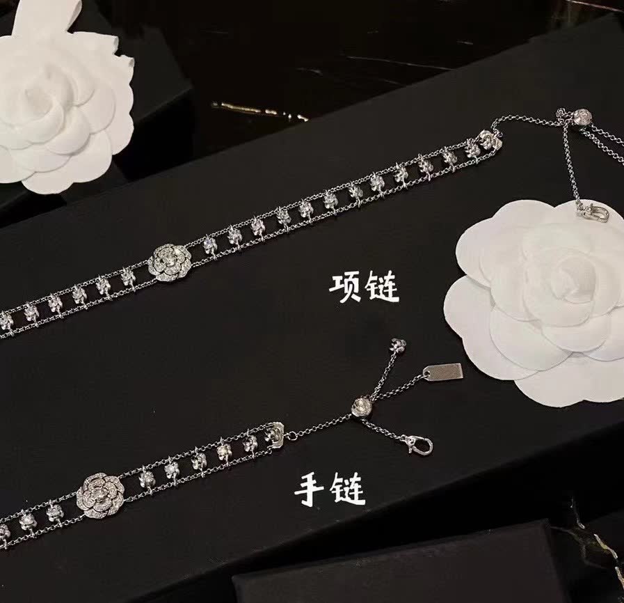 Chanel Silver Flower Diamond Necklace Chanel Silver Flower Diamond Necklace
