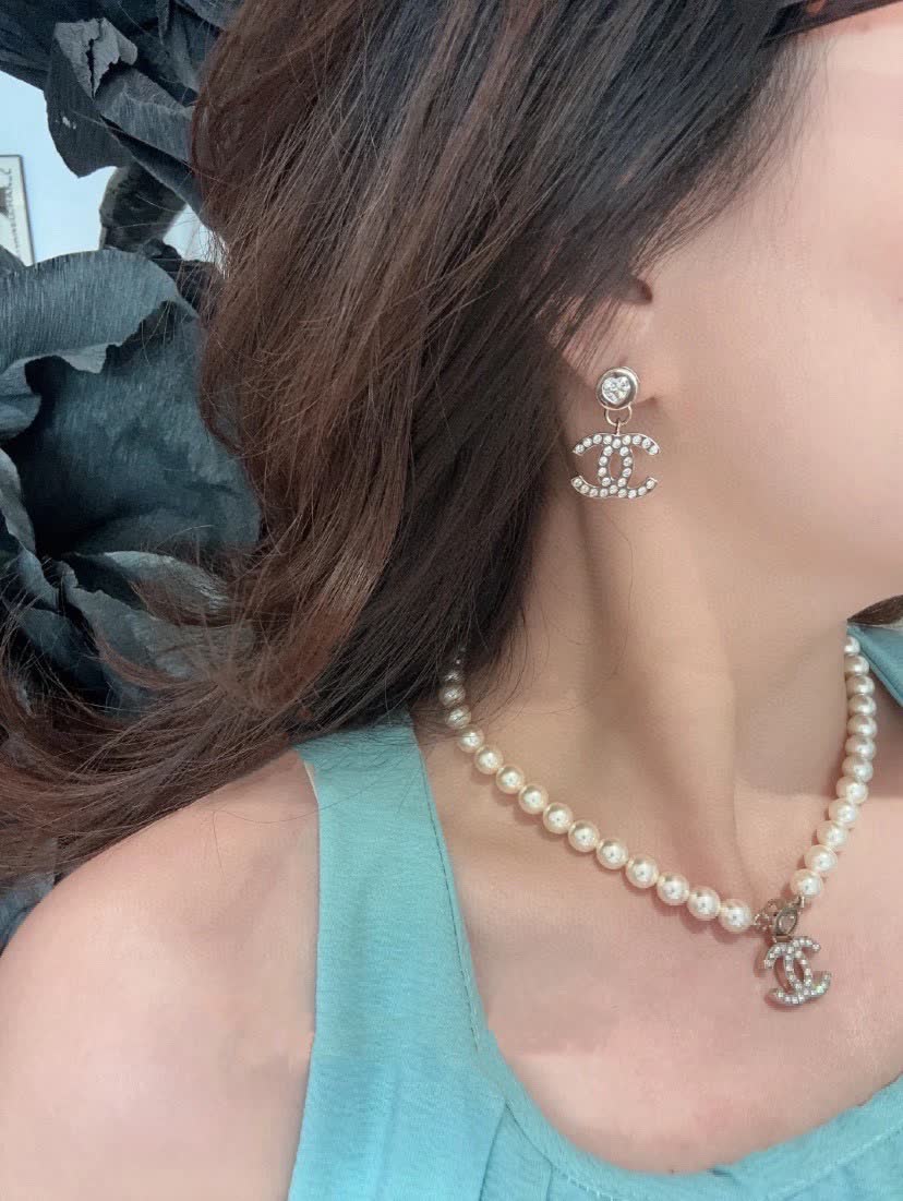 Chanel Pearl Necklace with CC Pendant