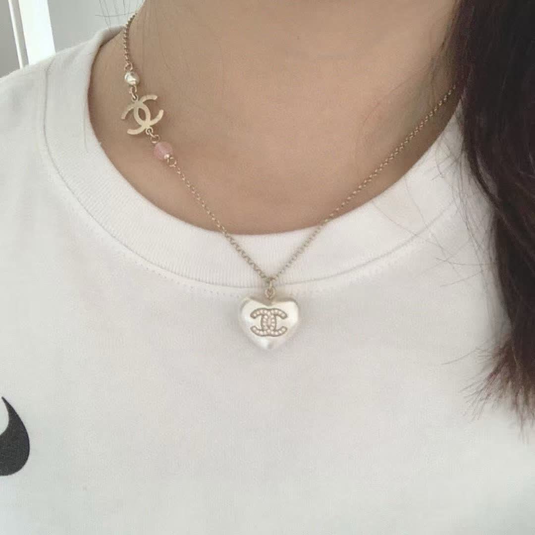 Chanel CC Heart Pendant Necklace Chanel CC Heart Pendant Necklace