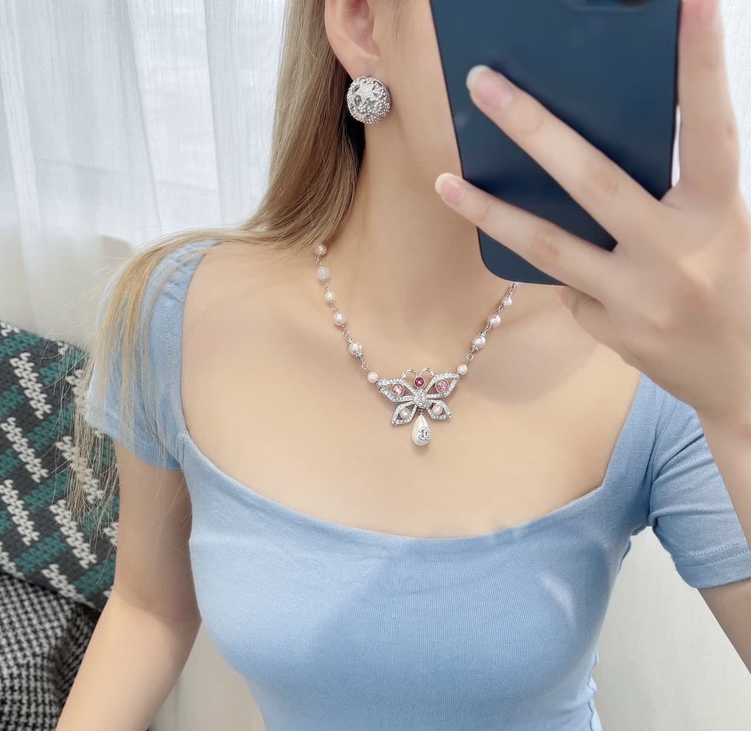 Chanel Butterfly Pearl Necklace Chanel Butterfly Pearl Necklace