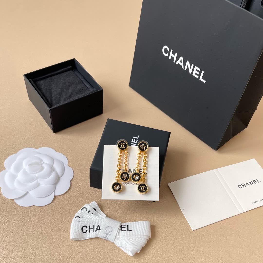 Chanel CC Logo Pearl and Star Necklace