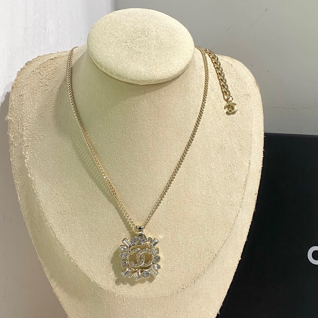 Chanel CC Logo Crystal Pendant Necklace Chanel CC Logo Crystal Pendant Necklace