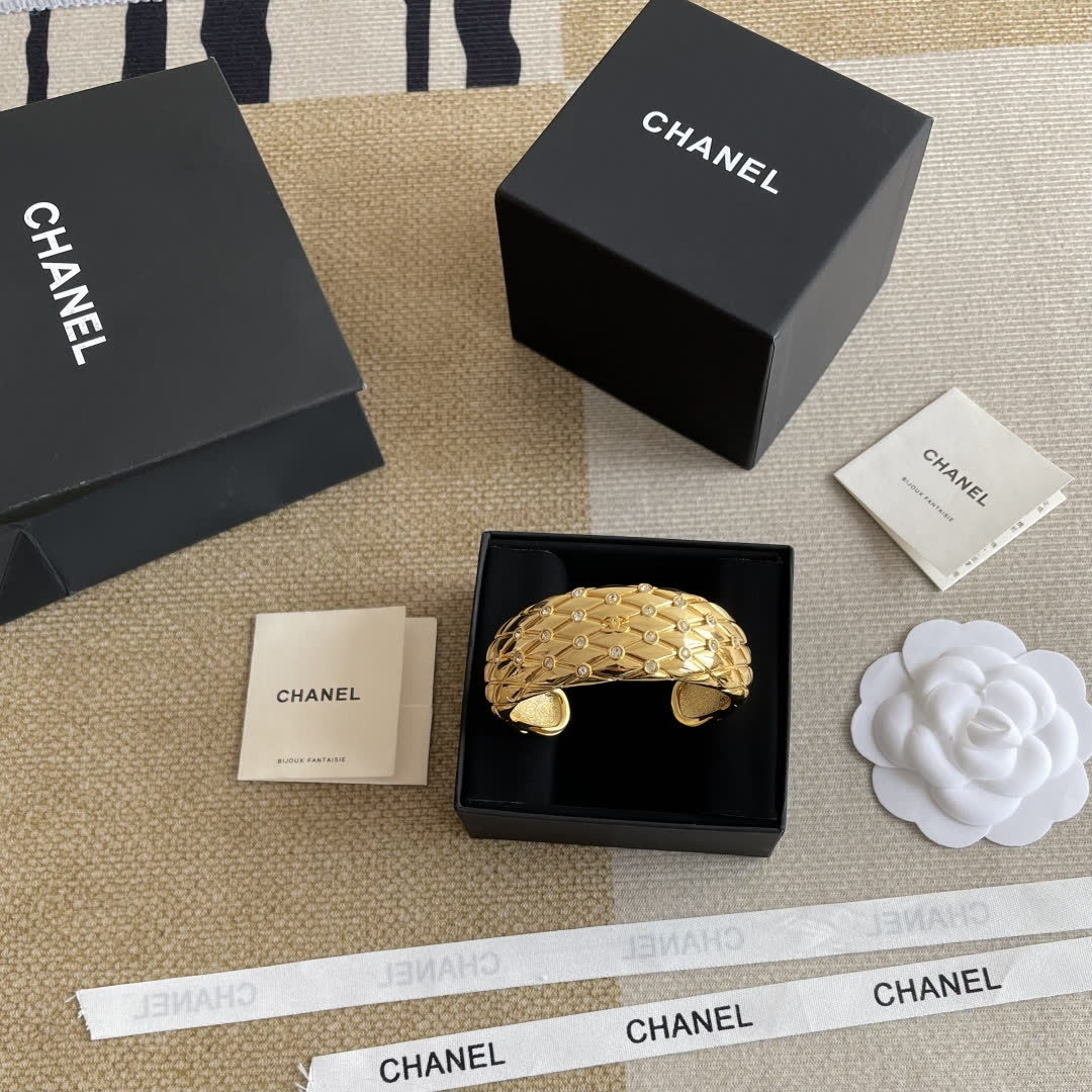 Chanel CC Pearl Necklace