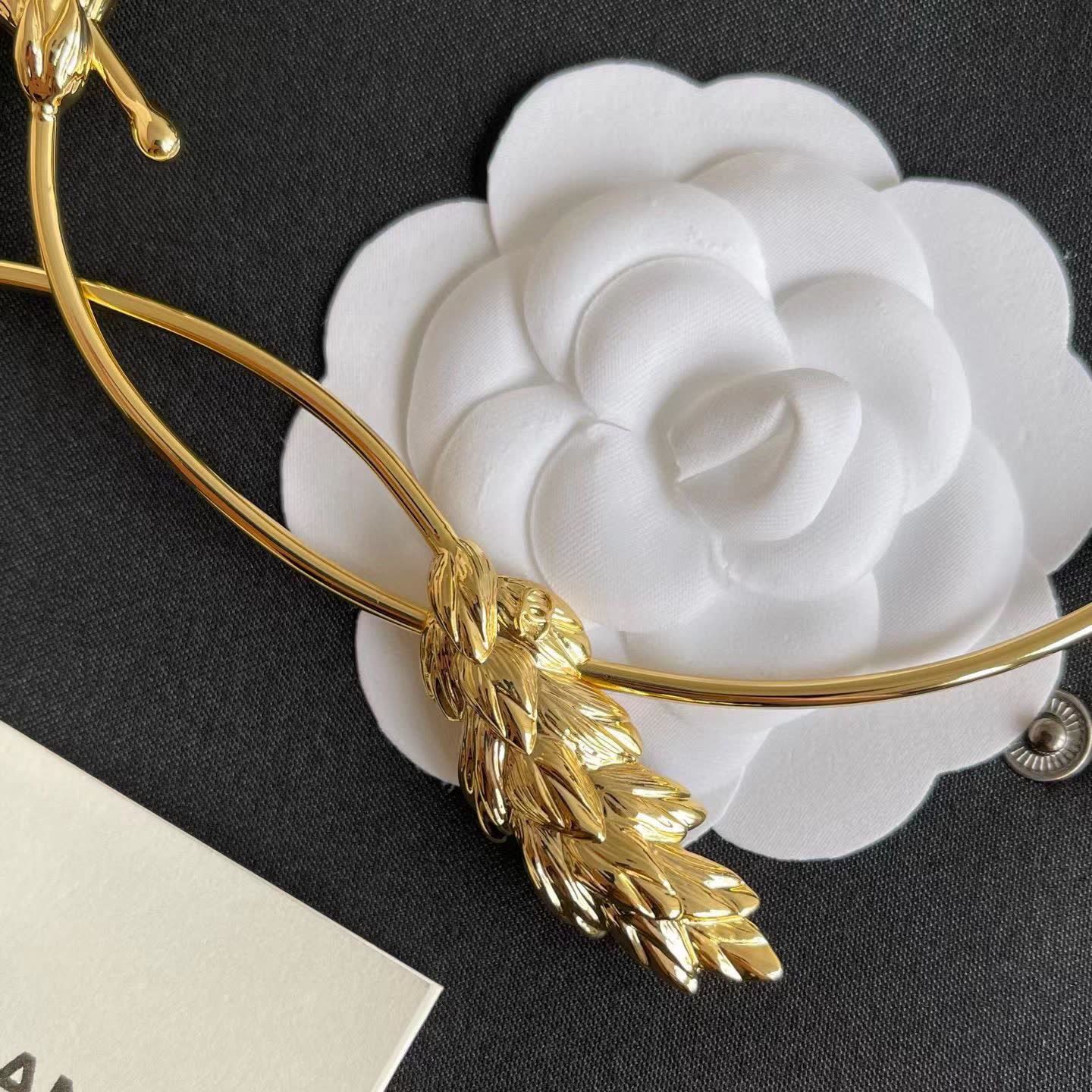 Chanel Gold Leaf Collar Necklace