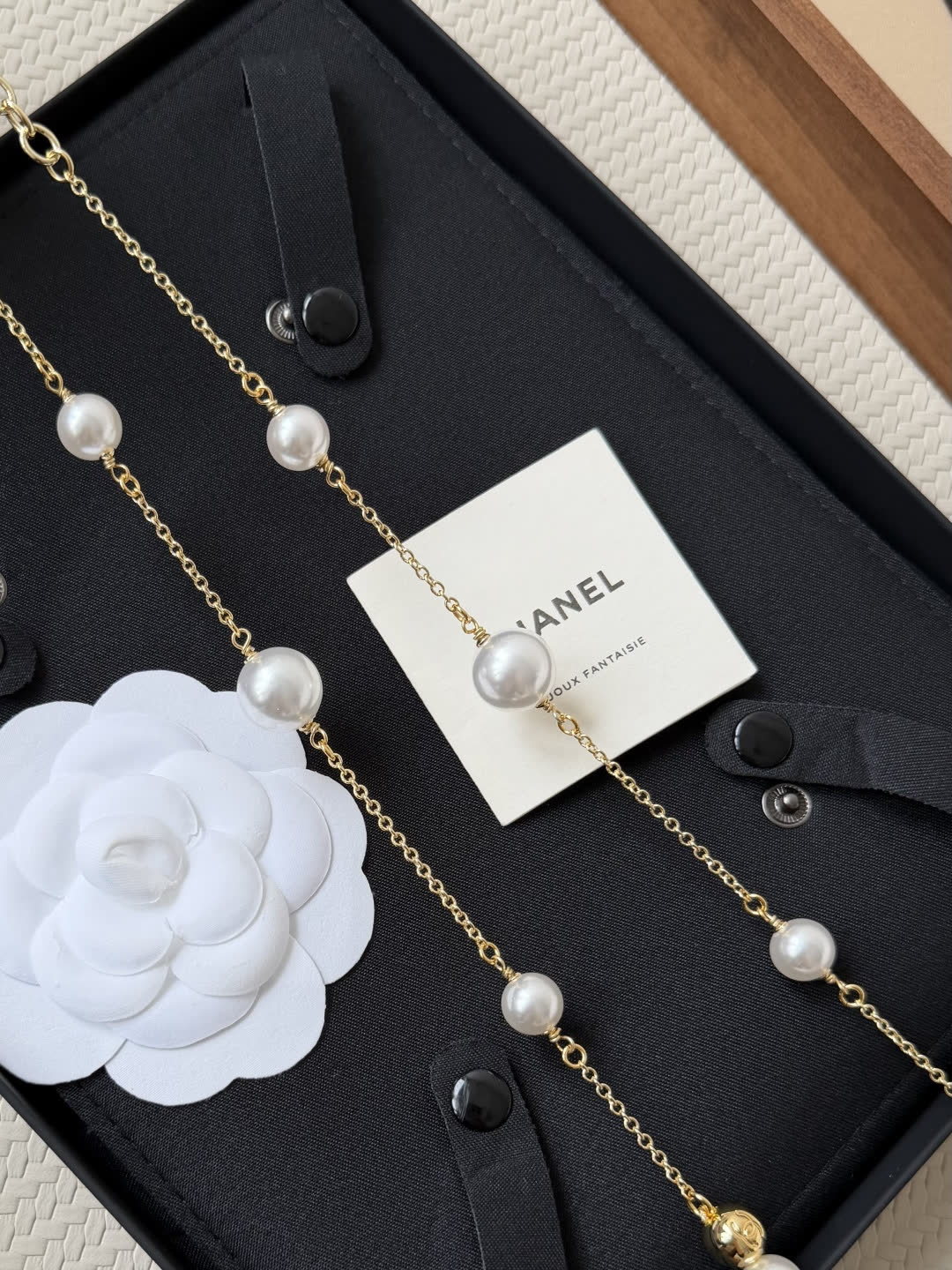 Chanel Chic Pearl Necklace with Gold Accents