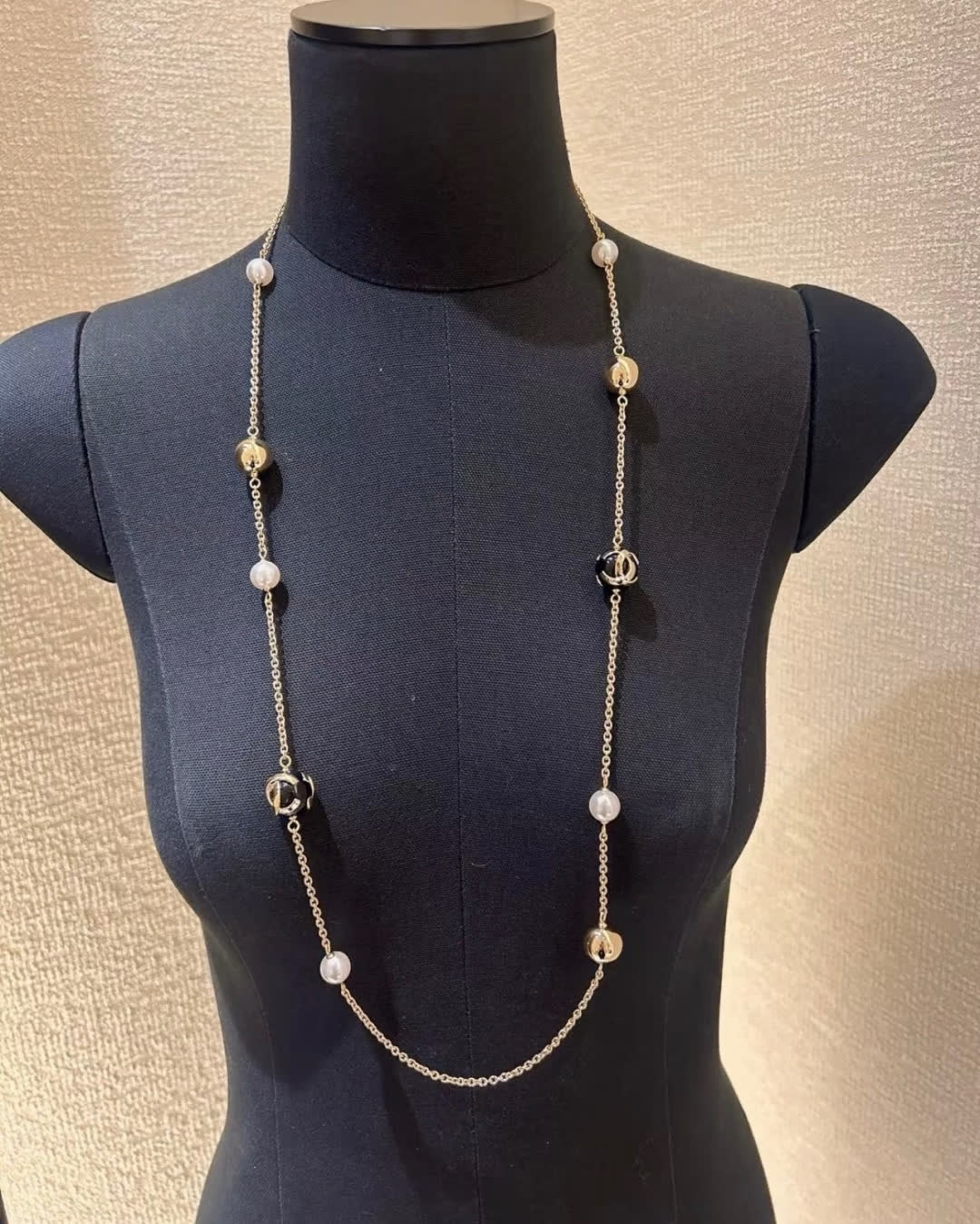 Chanel CC Logo Pearl Necklace