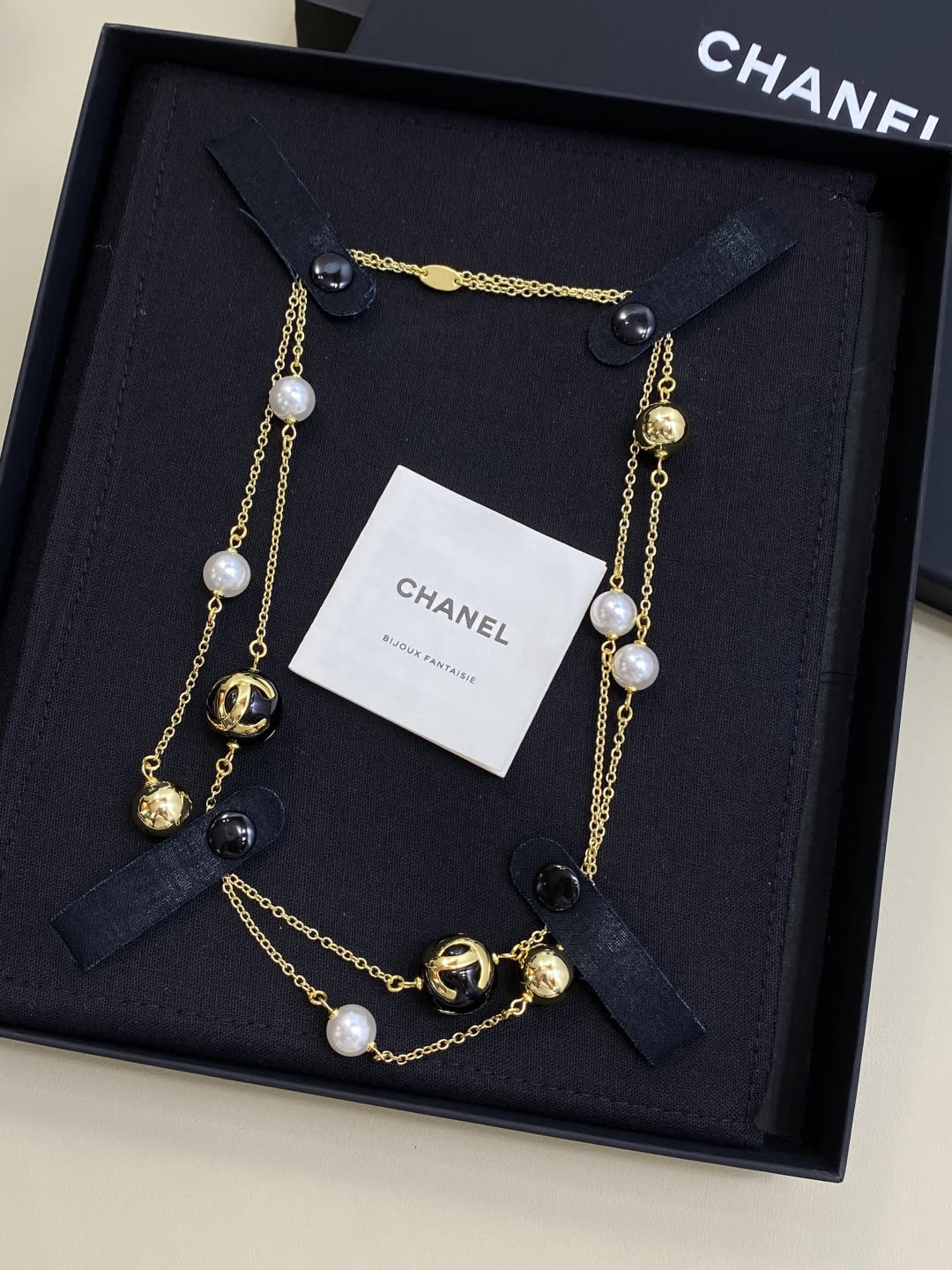 Chanel CC Logo Pearl Necklace