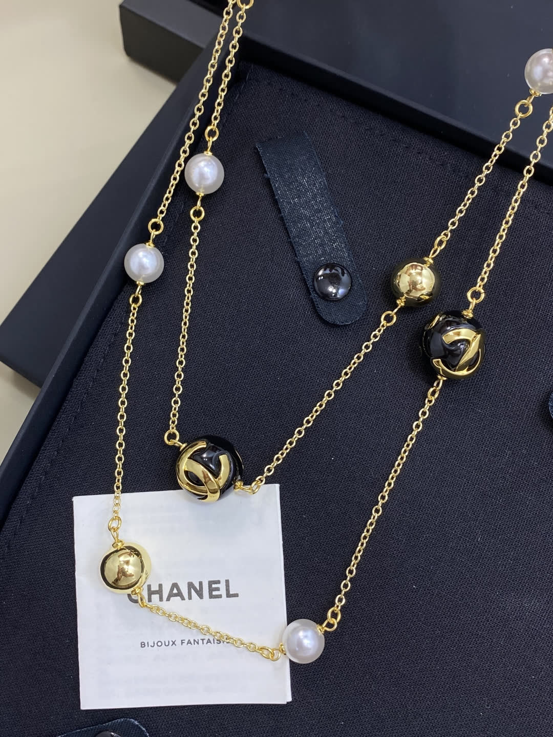 Chanel CC Logo Pearl Necklace