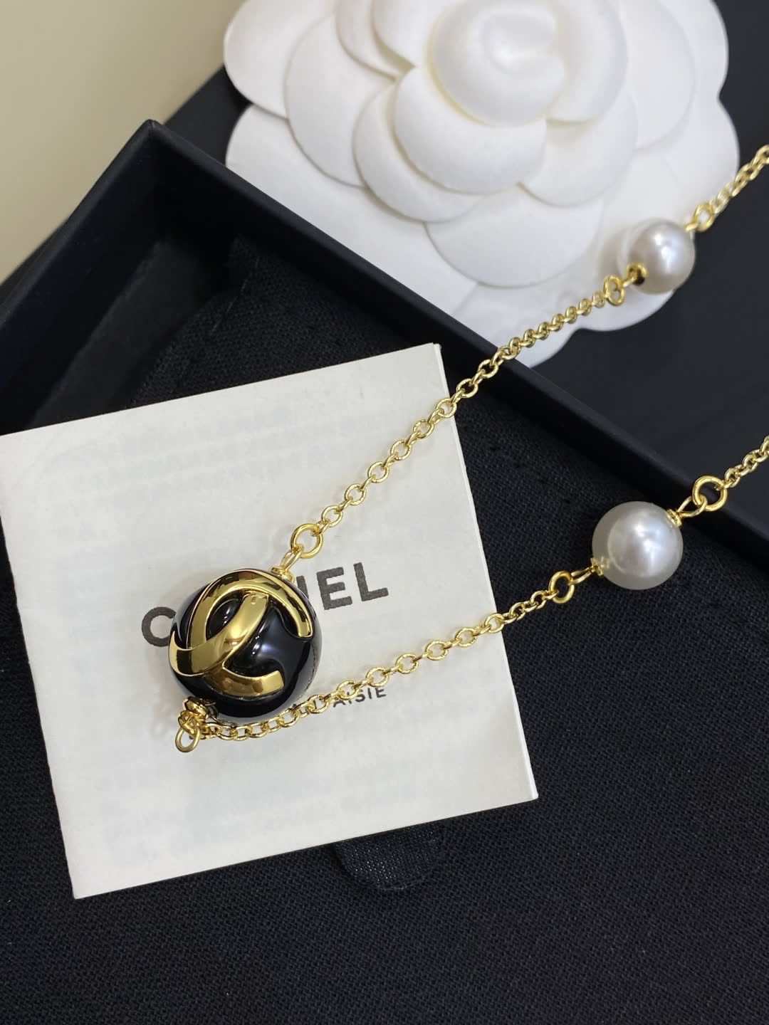 Chanel CC Logo Pearl Necklace