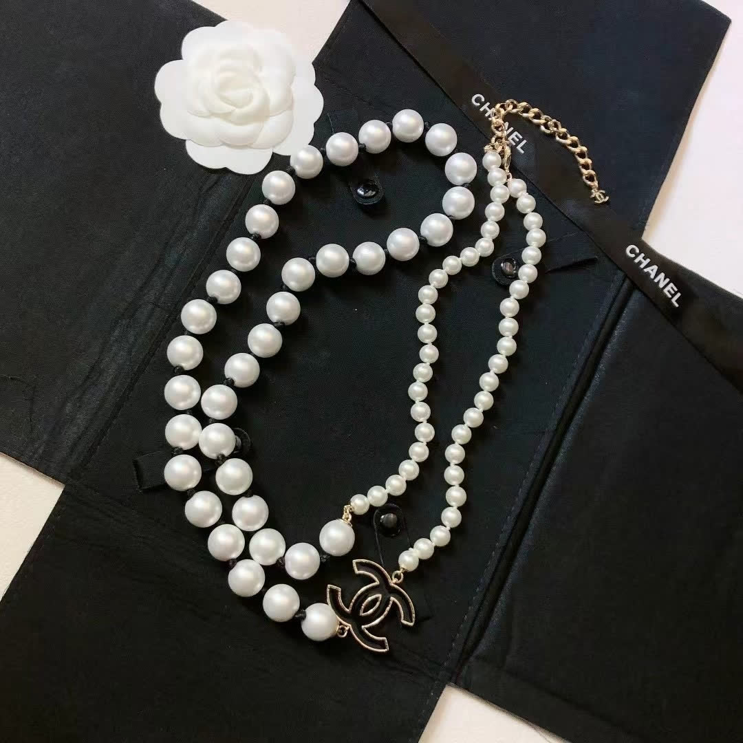 Chanel Pearl Necklace with CC Logo