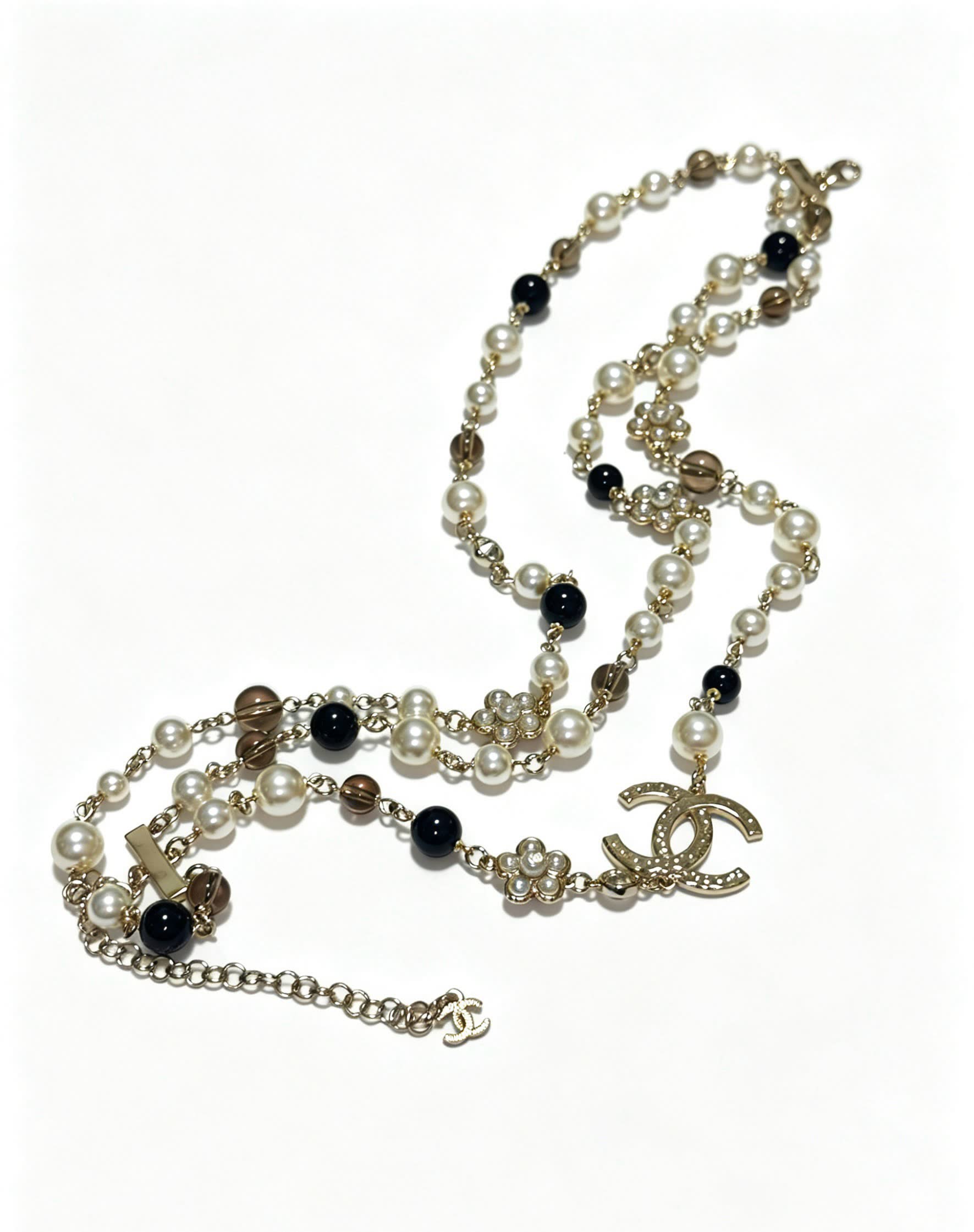 Chanel CC Logo Pearl Necklace