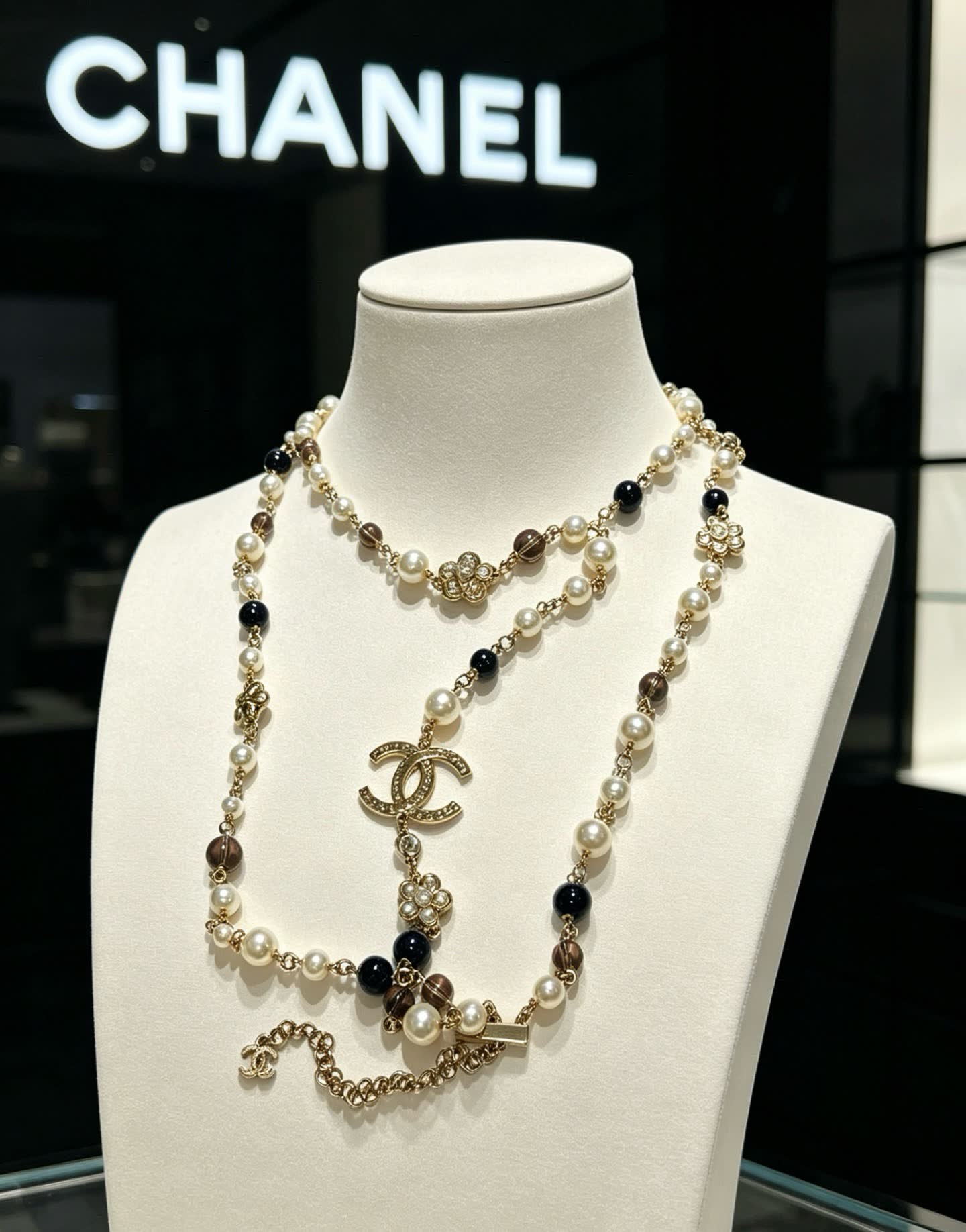 Chanel CC Logo Pearl Necklace