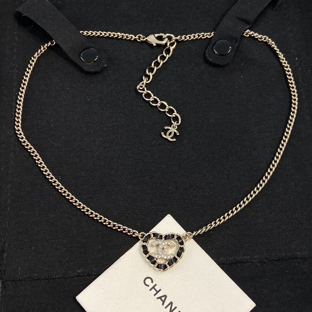 Chanel CC Heart Necklace Chanel CC Heart Necklace