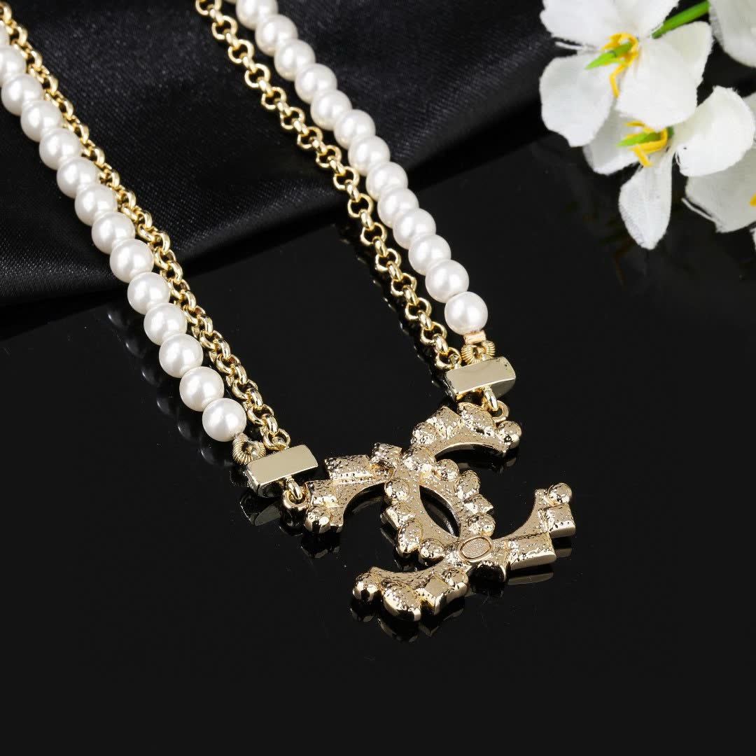 Chanel CC Pearl Necklace