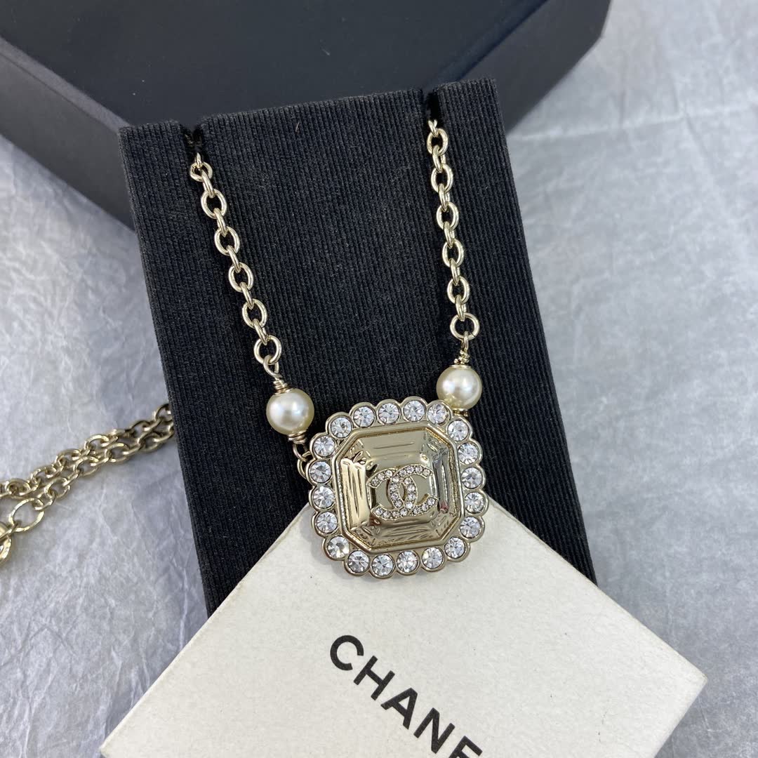 Chanel Gold Tone Crystal and Pearl Necklace