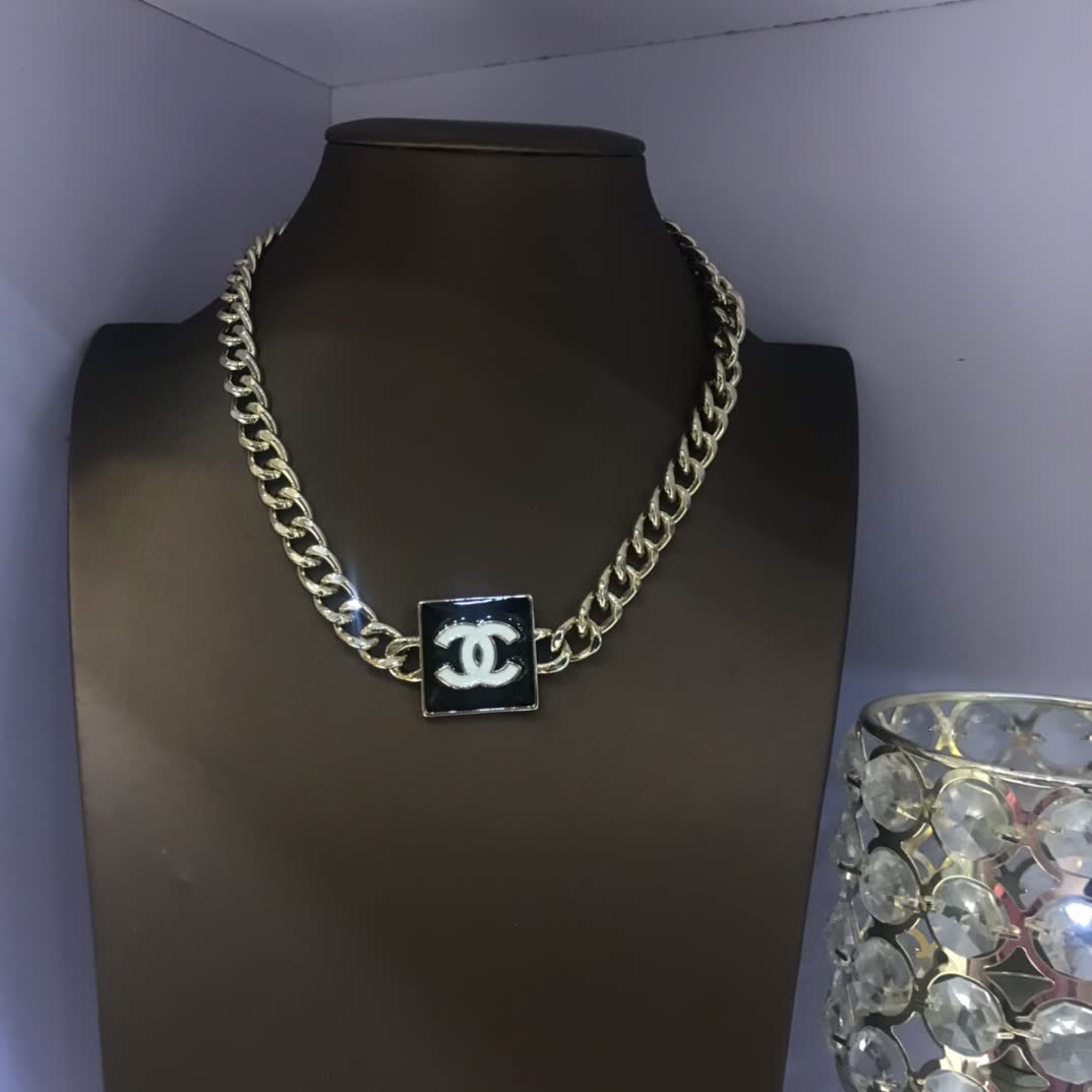 Chanel Necklace with CC Logo and Chain Design