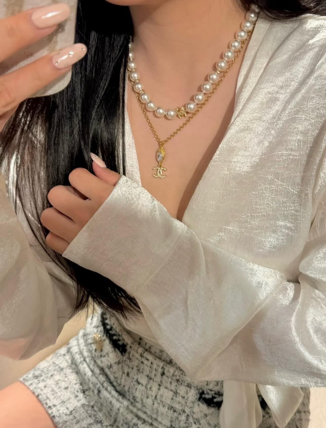 Chanel Black and White Pearl Necklace Set