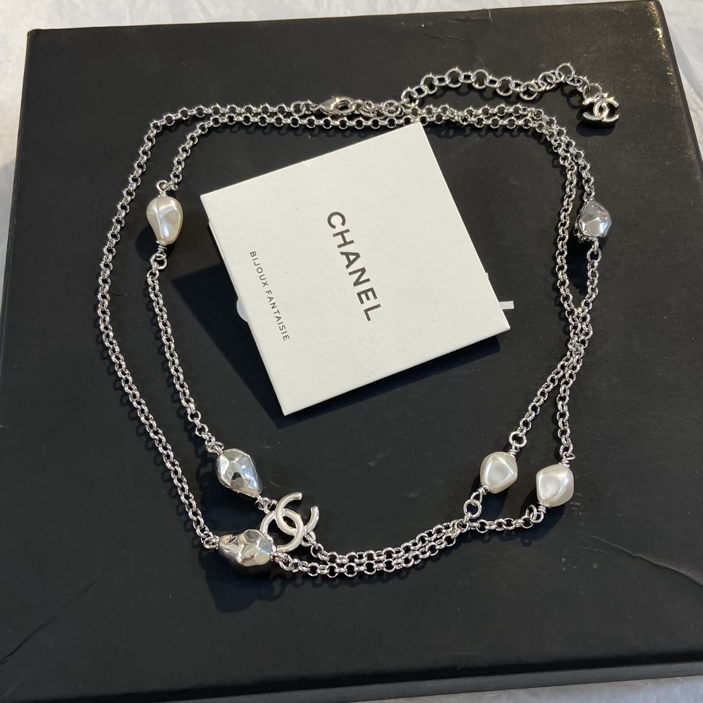 Chanel Bijoux Fantaisie Silver Necklace with Pearls Chanel Bijoux Fantaisie Silver Necklace with Pearls