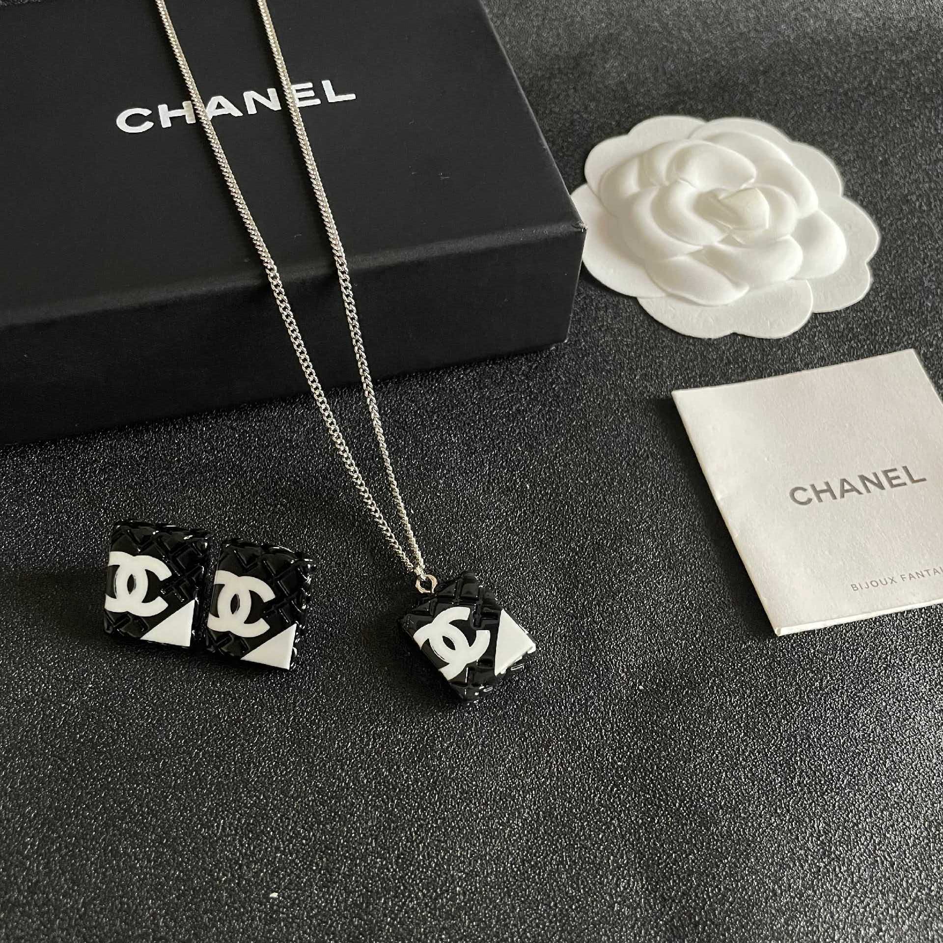 Chanel CC Logo Pendant Necklace