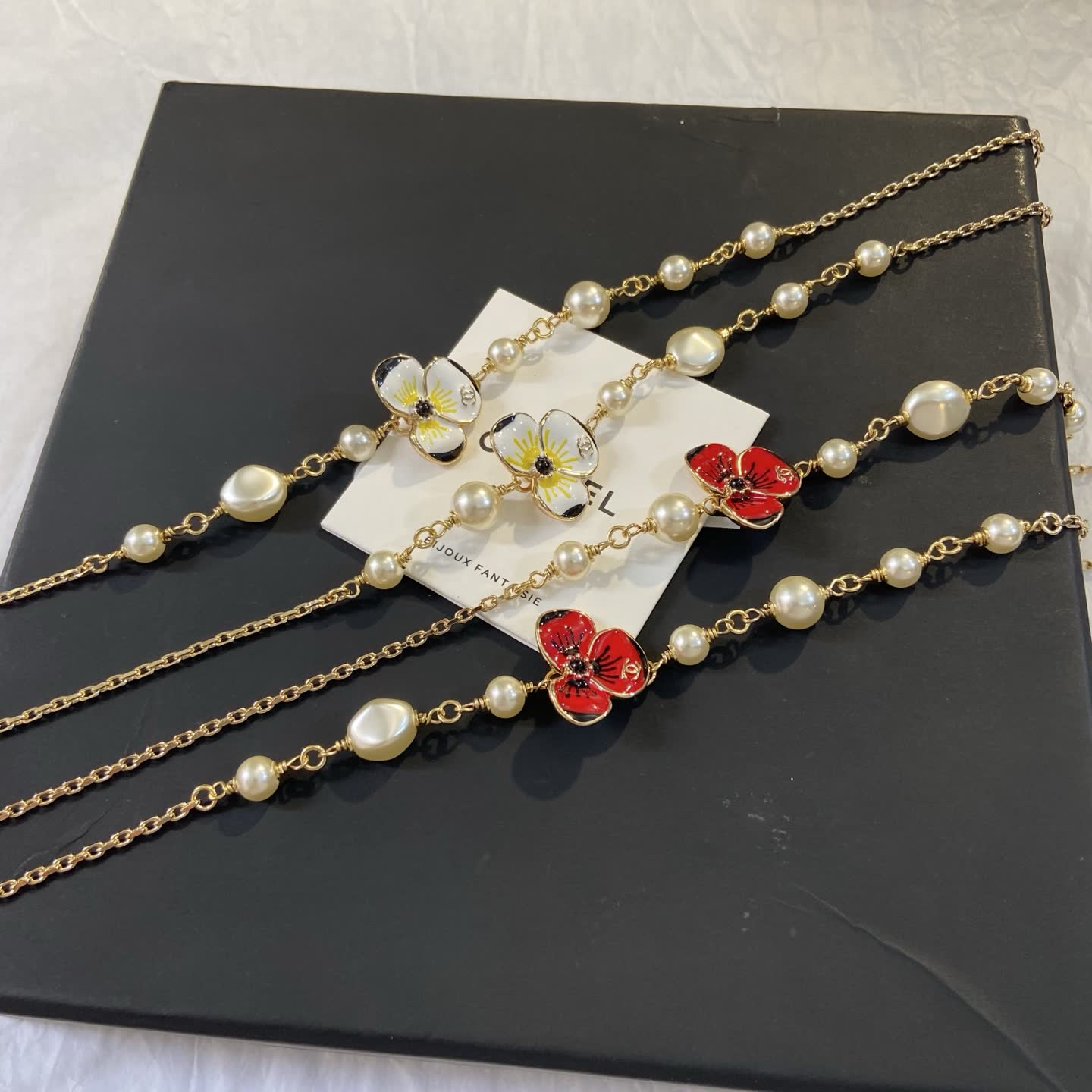 Chanel Gold-Tone Pearl and Enamel Flower Necklace-XM1260
