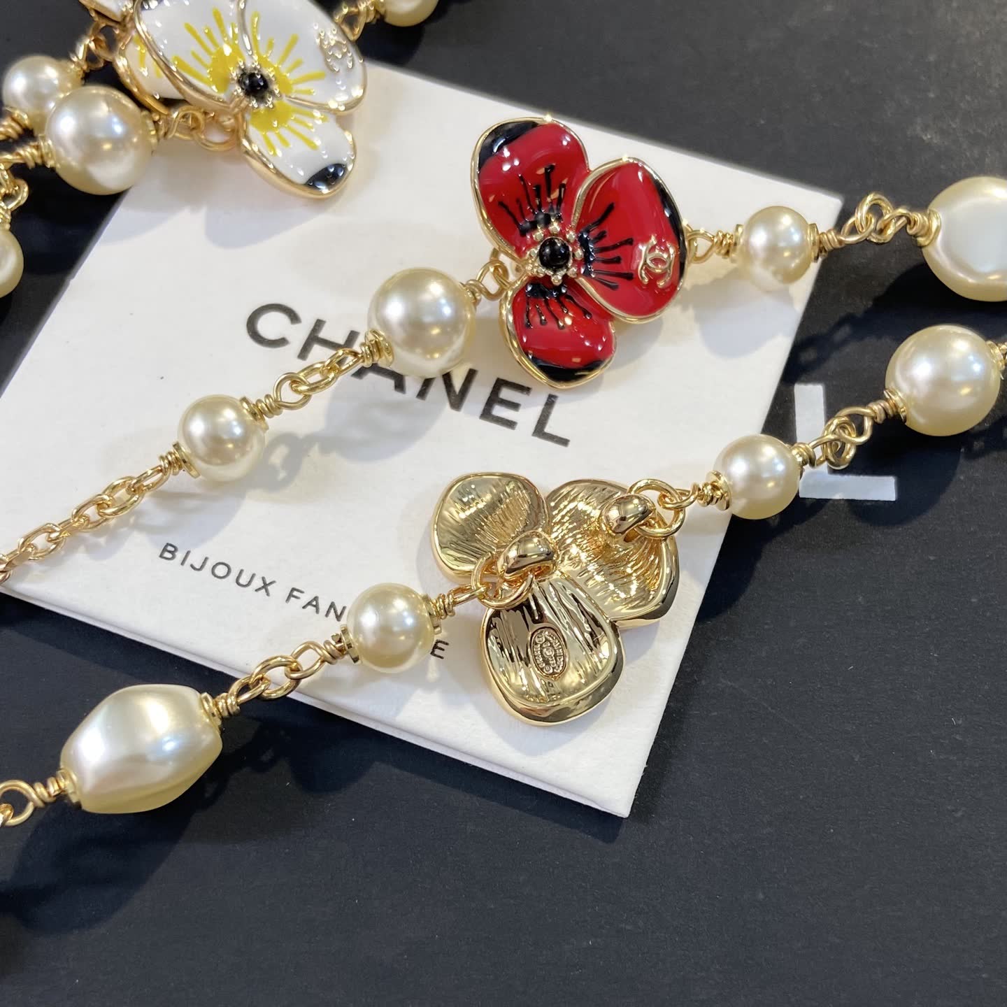 Chanel Gold-Tone Pearl and Enamel Flower Necklace-XM1260