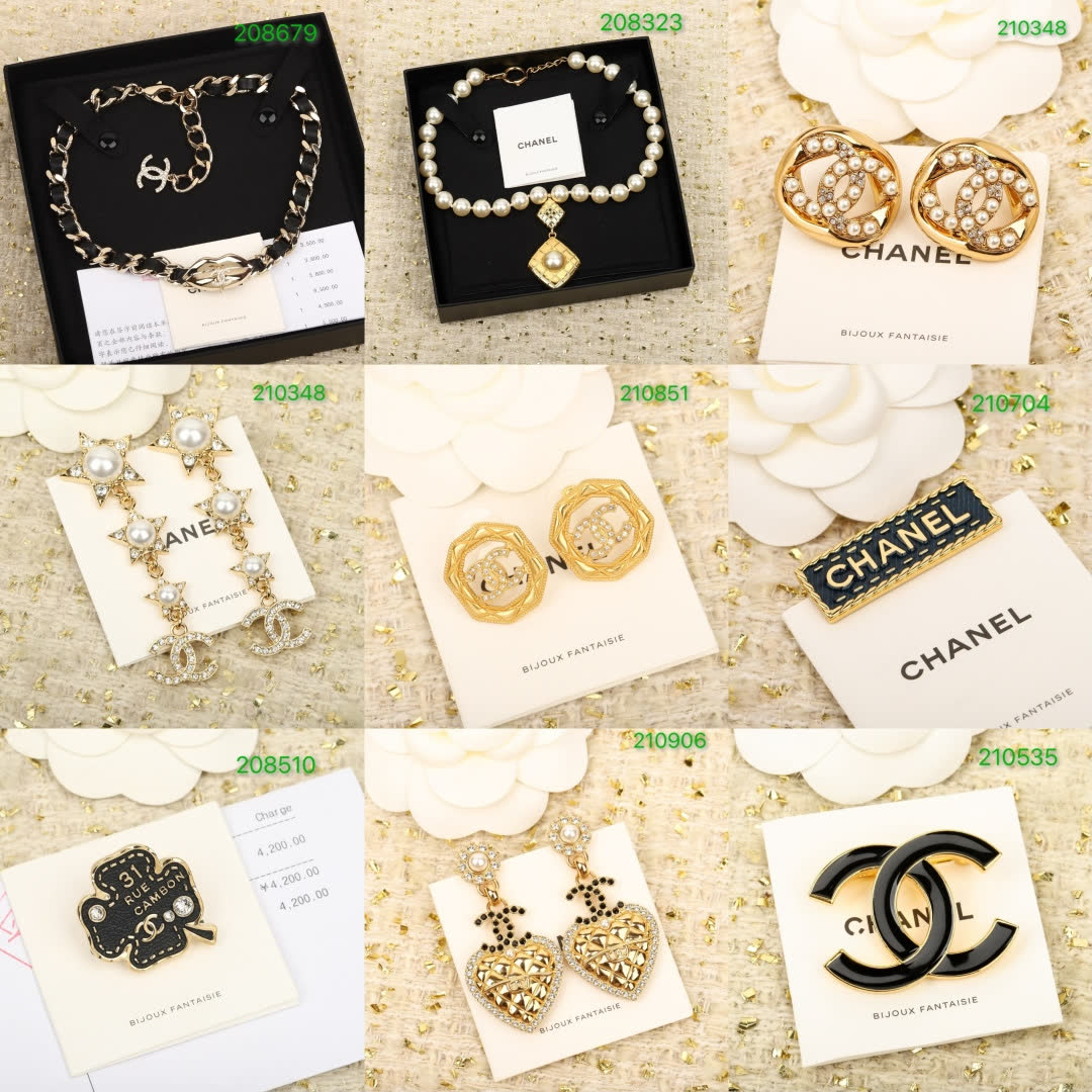 Chanel Pearl Bracelet with Diamond Pendant
