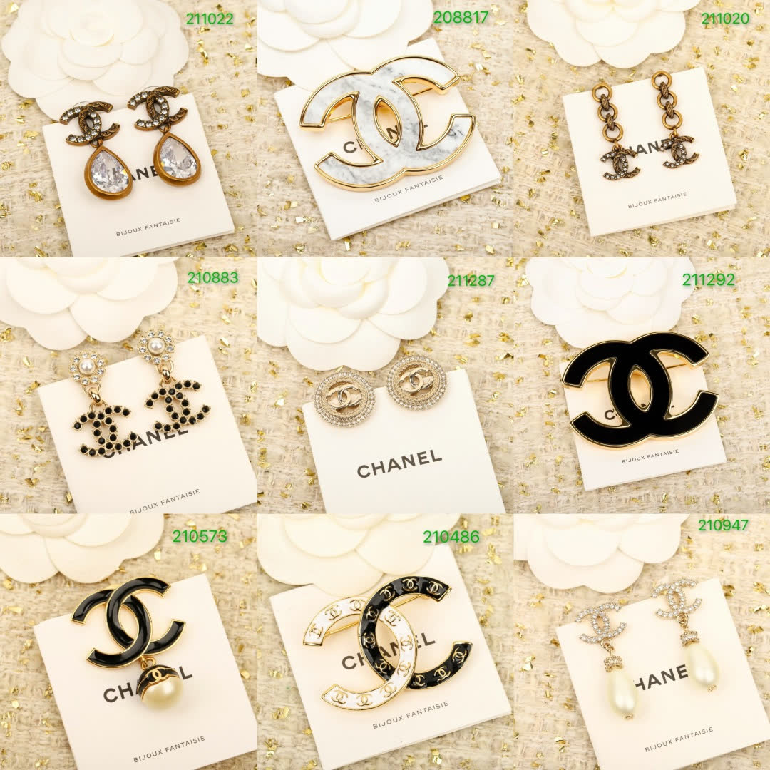 Chanel Pearl Bracelet with Diamond Pendant