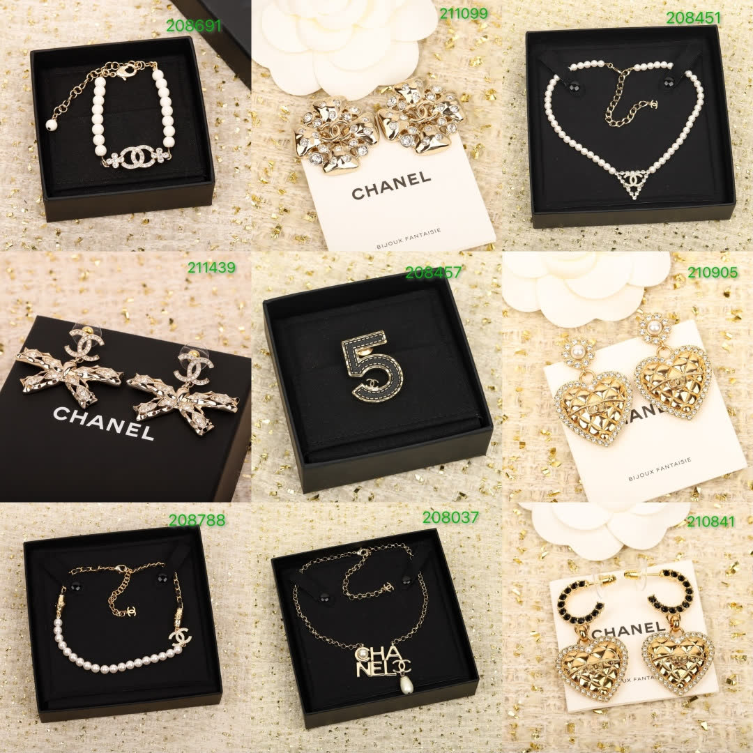 Chanel Pearl Bracelet with Diamond Pendant