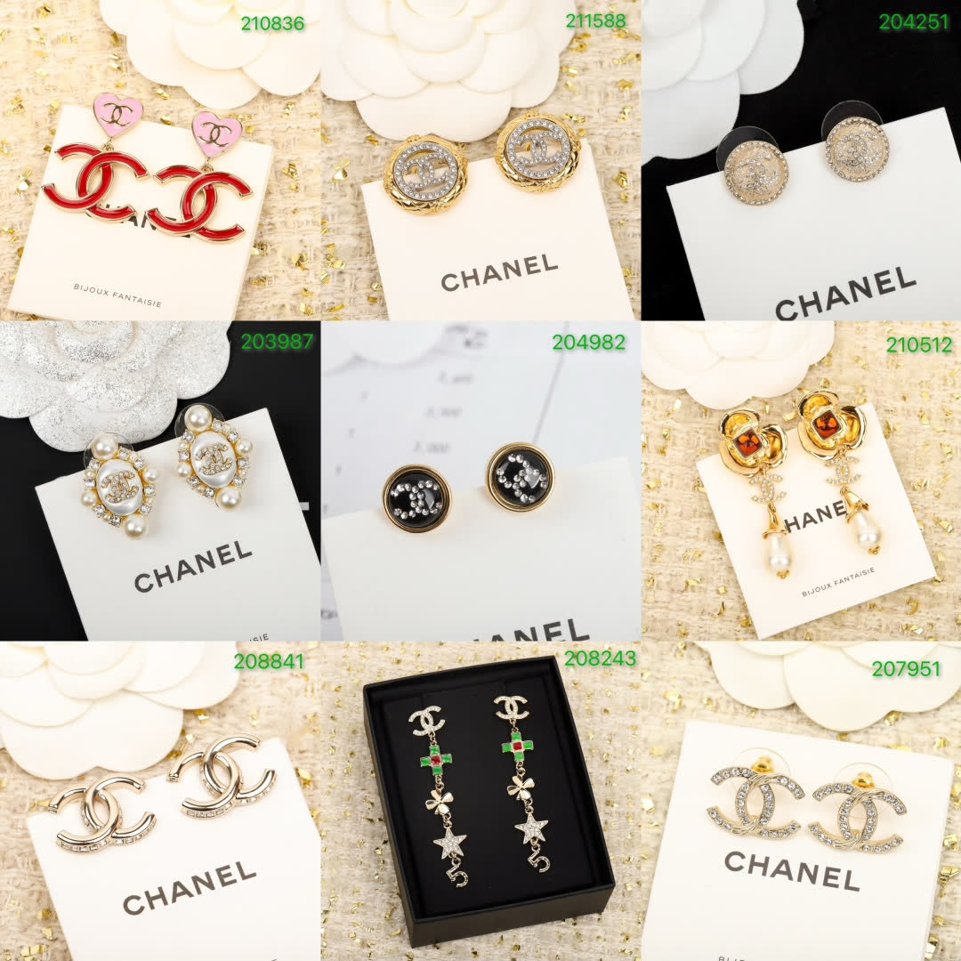 Chanel Pearl Bracelet with Diamond Pendant