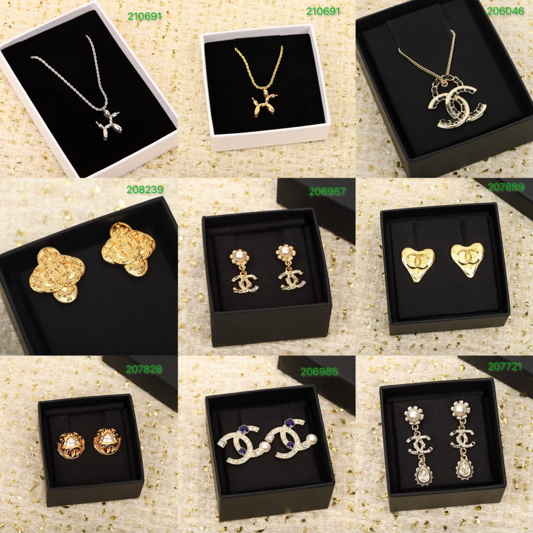 Chanel CC Logo Gold Necklace