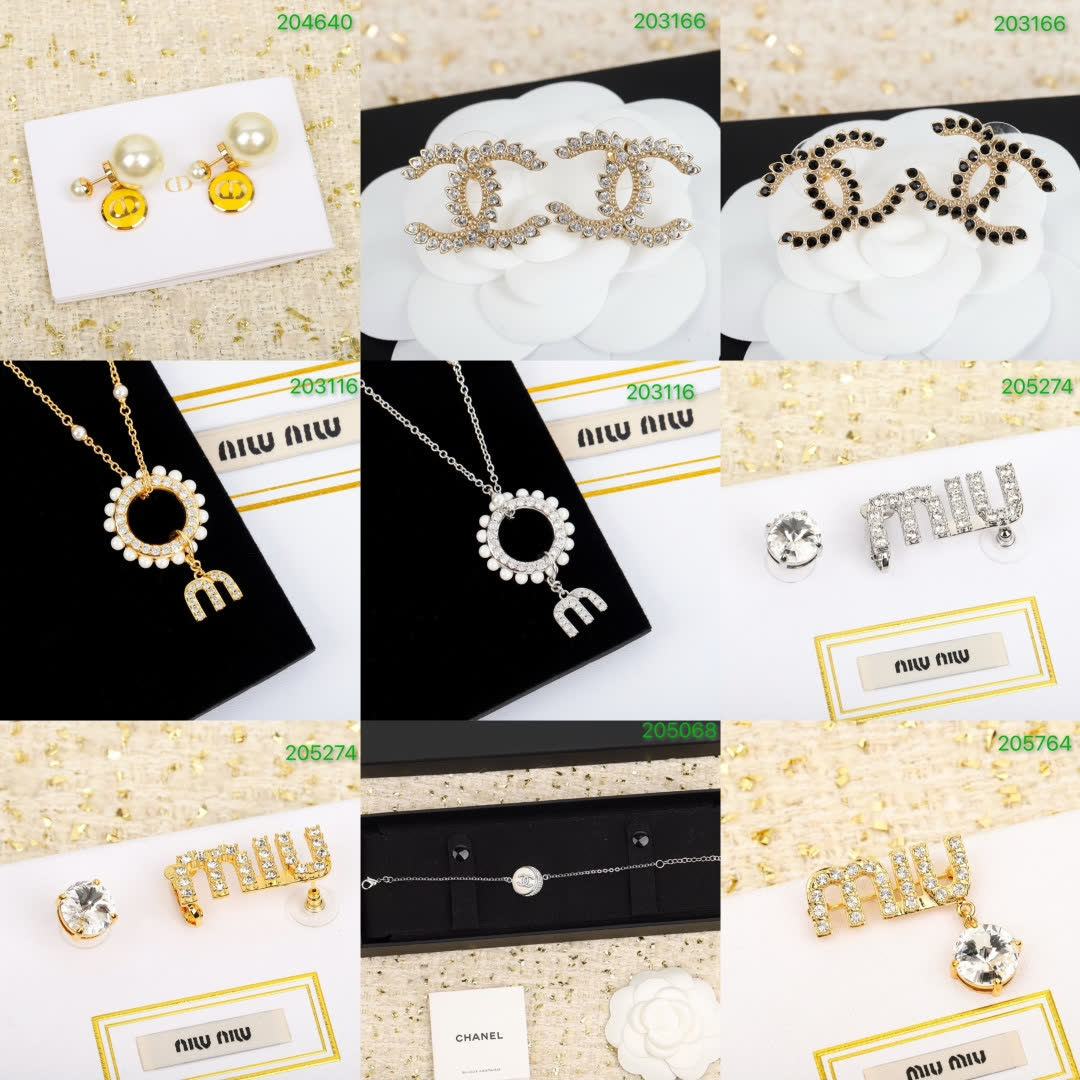 Chanel CC Logo Pendant Necklace