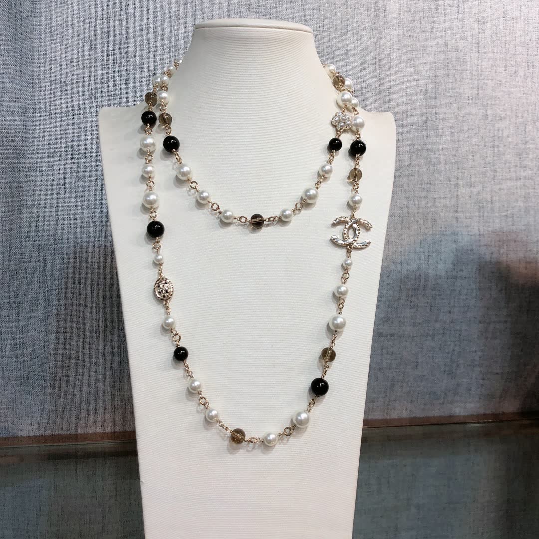 Chanel CC Logo Pearl Necklace