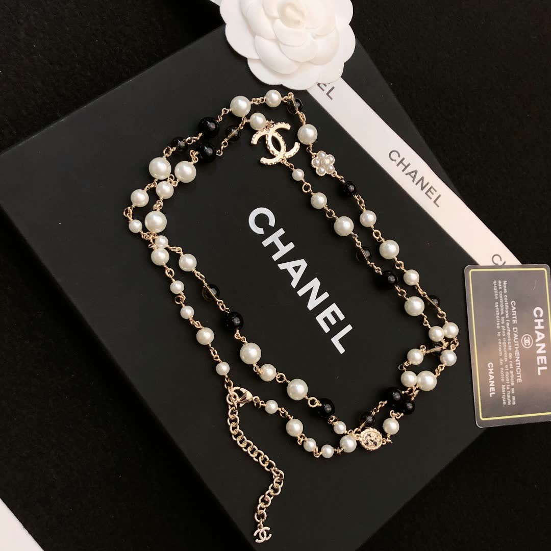 Chanel CC Logo Pearl Necklace