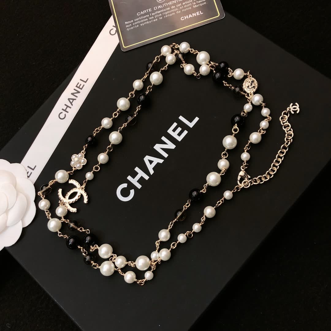 Chanel CC Logo Pearl Necklace