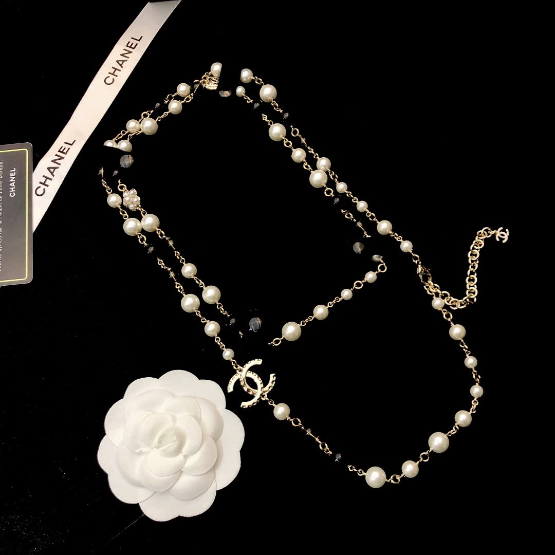 Chanel CC Logo Pearl Necklace