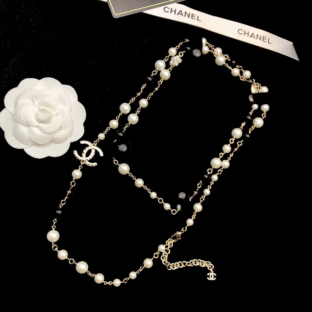 Chanel CC Logo Pearl Necklace