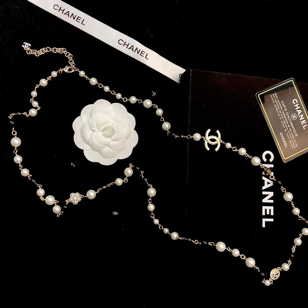 Chanel CC Logo Pearl Necklace