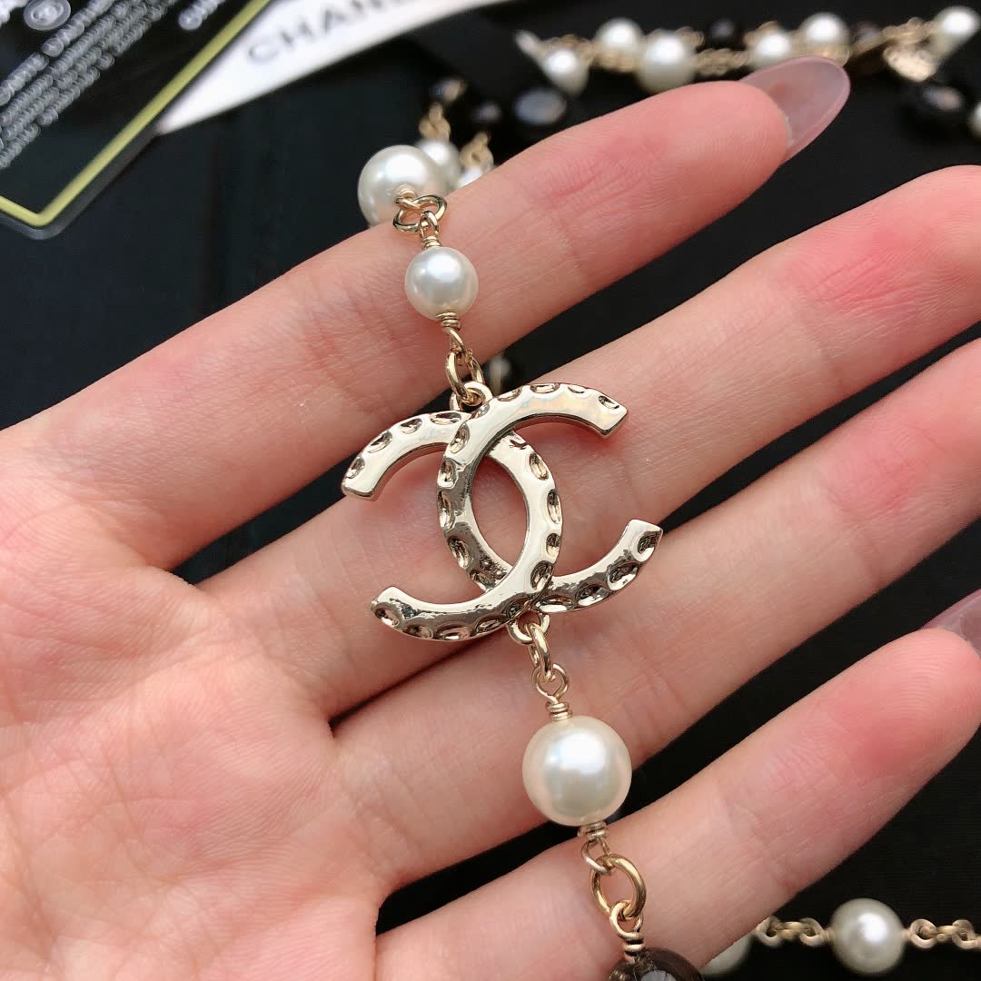 Chanel CC Logo Pearl Necklace