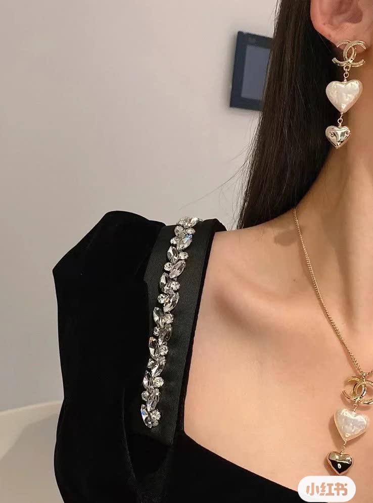 Chanel CC Heart Pendant Necklace