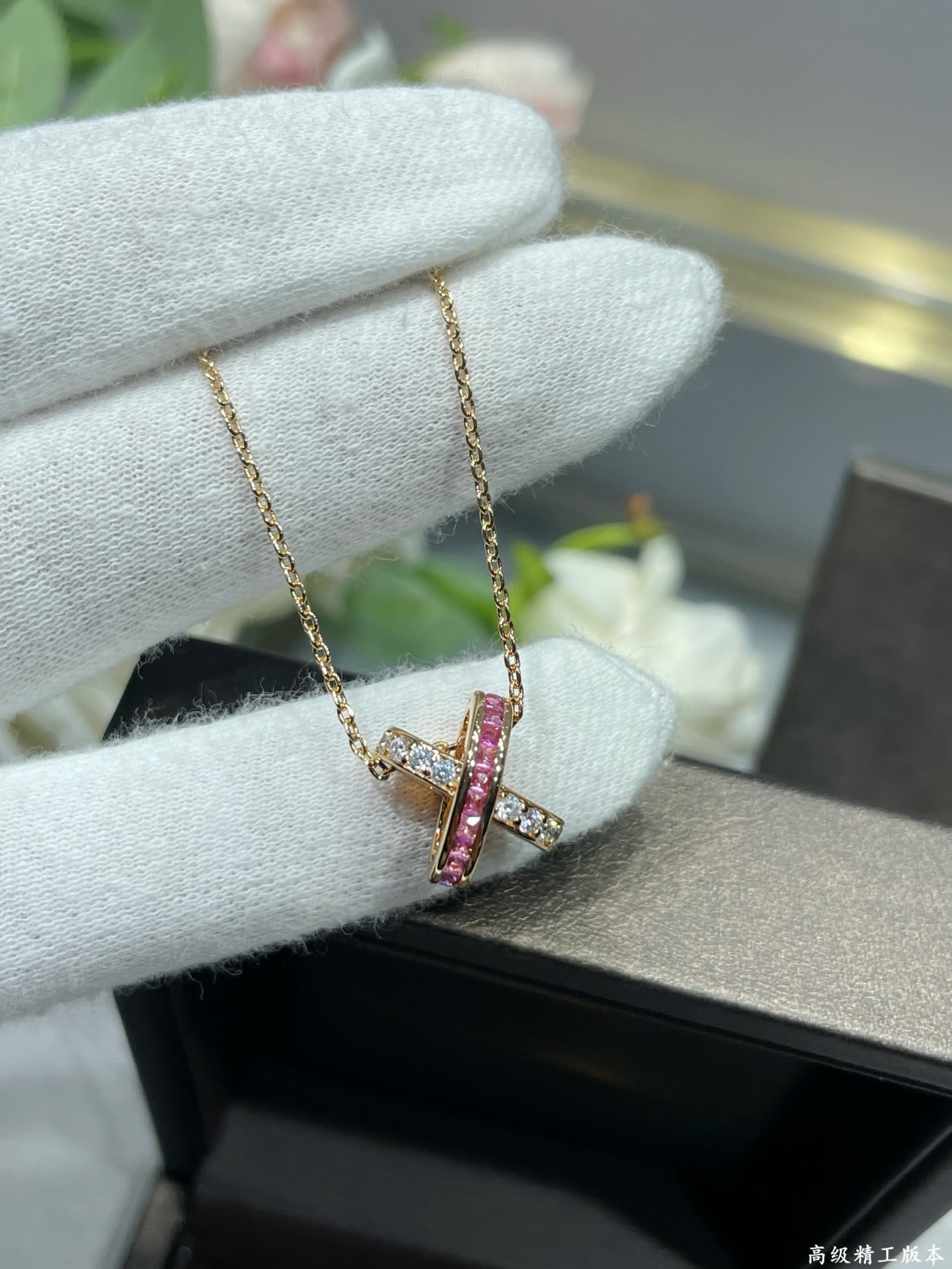 Chaumet Elegant Cross Pendant Necklace